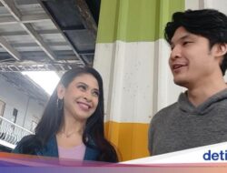 Indira Soediro dan Pasha: Hubungan Ibu Anak yang Selalu Dikira Sebagai Pasangan Suami-Istri