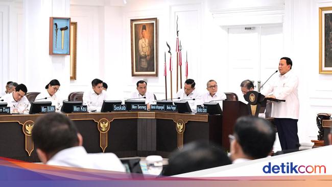 16 Cara Prabowo Menghemat Anggaran: Mulai dari Alat Tulis hingga Perjalanan Dinas