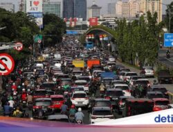 Menyusuri Kemacetan dengan Motor